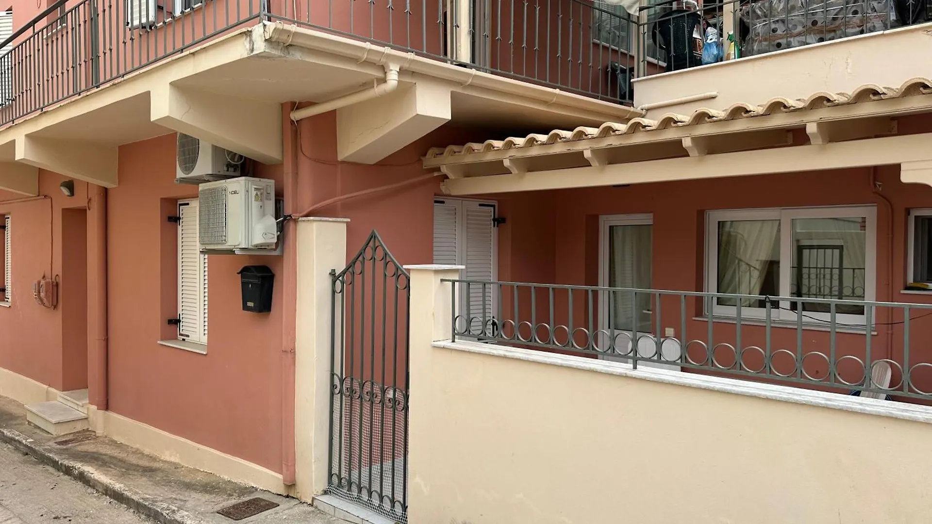 Άνετο Σπίτι Στο Αργοστόλιアパートメント アパート